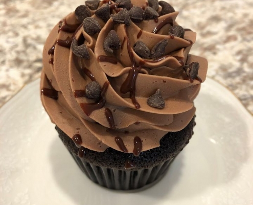 Best Friend Cupcake: Chocolate cupcake with chocolate buttercream, chocolate ganache drizzle and mini chocolate chips