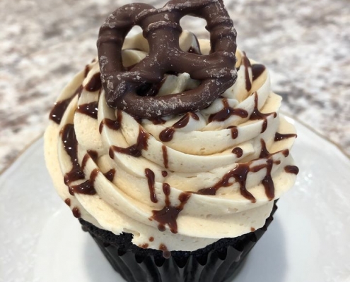 Salty Sweet Cupcake: Chocolate cupcake with salted caramel buttercream, chocolate ganache drizzle and a chocolate-covered pretzel