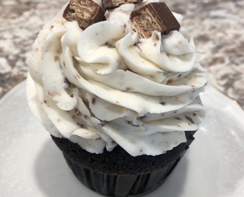 Kittery Kat Cupcake: Chocolate cupcake with Kit Kat buttercream and Kit Kat pieces