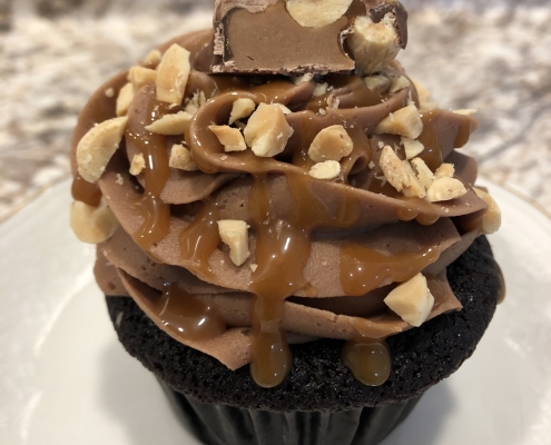 Baxter Baby Cupcake: Chocolate cupcake with chocolate buttercream, caramel sauce drizzle, chopped peanuts and a Baby Ruth bar slice