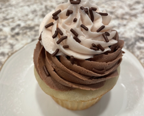 Tuttle Trio Cupcake: Vanilla cupcake with Chocolate buttercream, Strawberry buttercream and chocolate sprinkles