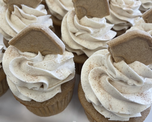 Toast-Yays Cupcakes: Vanilla Cinnamon cupcake with Maple Syrup buttercream, cinnamon sugar and a cookie