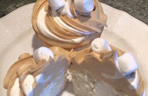 Fluffernutter Cupcake: Vanilla cupcake with marshmallow filling, peanut butter buttercream and mini marshmallows