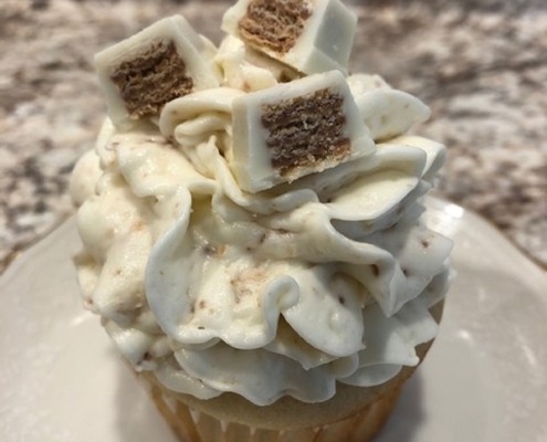 Vanilla Kittery Kat Cupcake: Vanilla cupcake with white chocolate Kit Kat buttercream with white chocolate Kit Kats